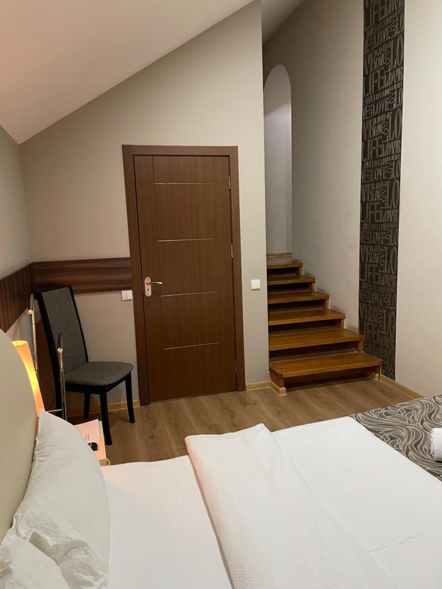 New Hotel Тбилиси Екстериор снимка